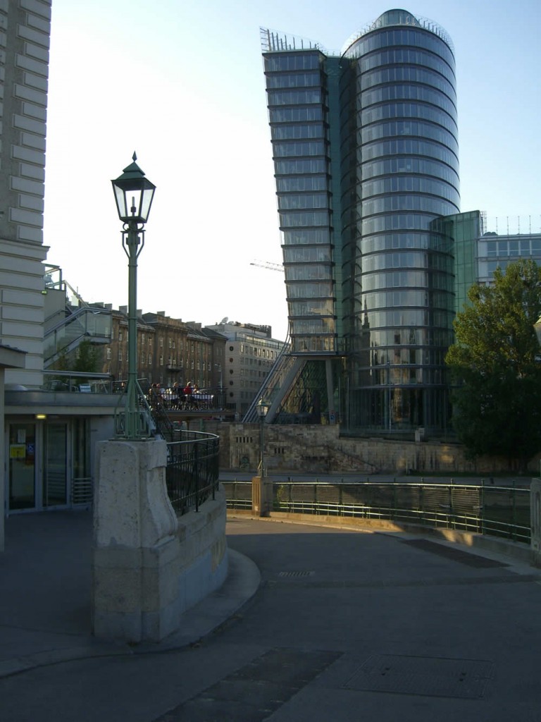 Urania Wien ist ein Volksbildungshaus mit Sternwarte und Kino